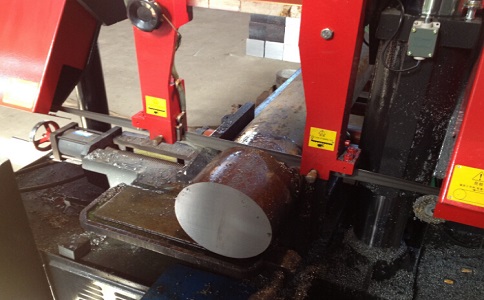 五湖渔场卧式带锯床加工时出现明显振荡如何排查？