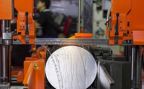 五湖渔场立式金属带锯床切削出现跑带故障解决方法！